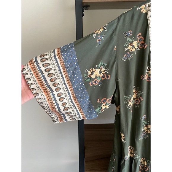 SOLD Angie Floral Open-front Kimono Cardigan, Size Large - Picture 2 of 7